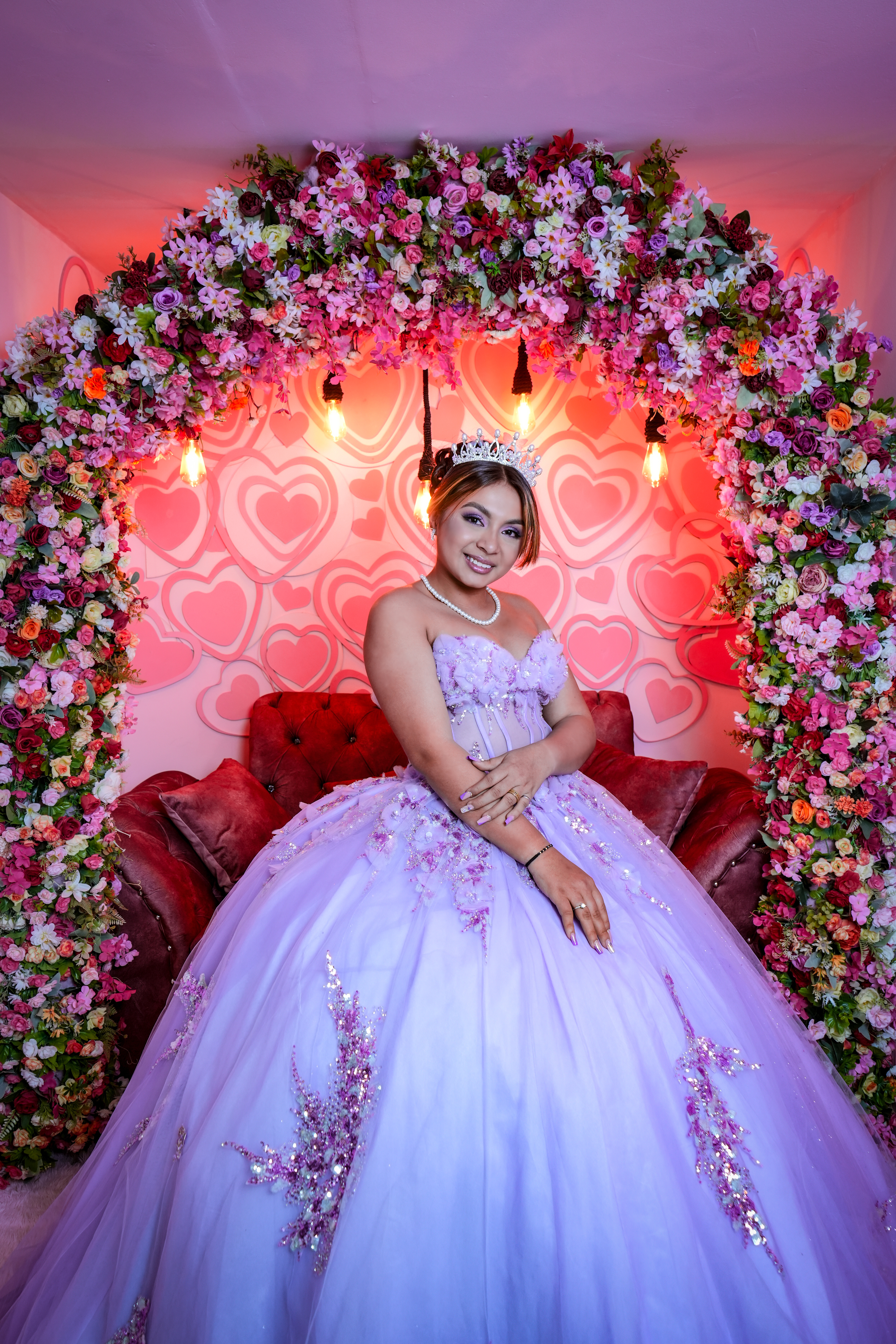 Spot-rosado-romantico-con-flores-para-quince-años